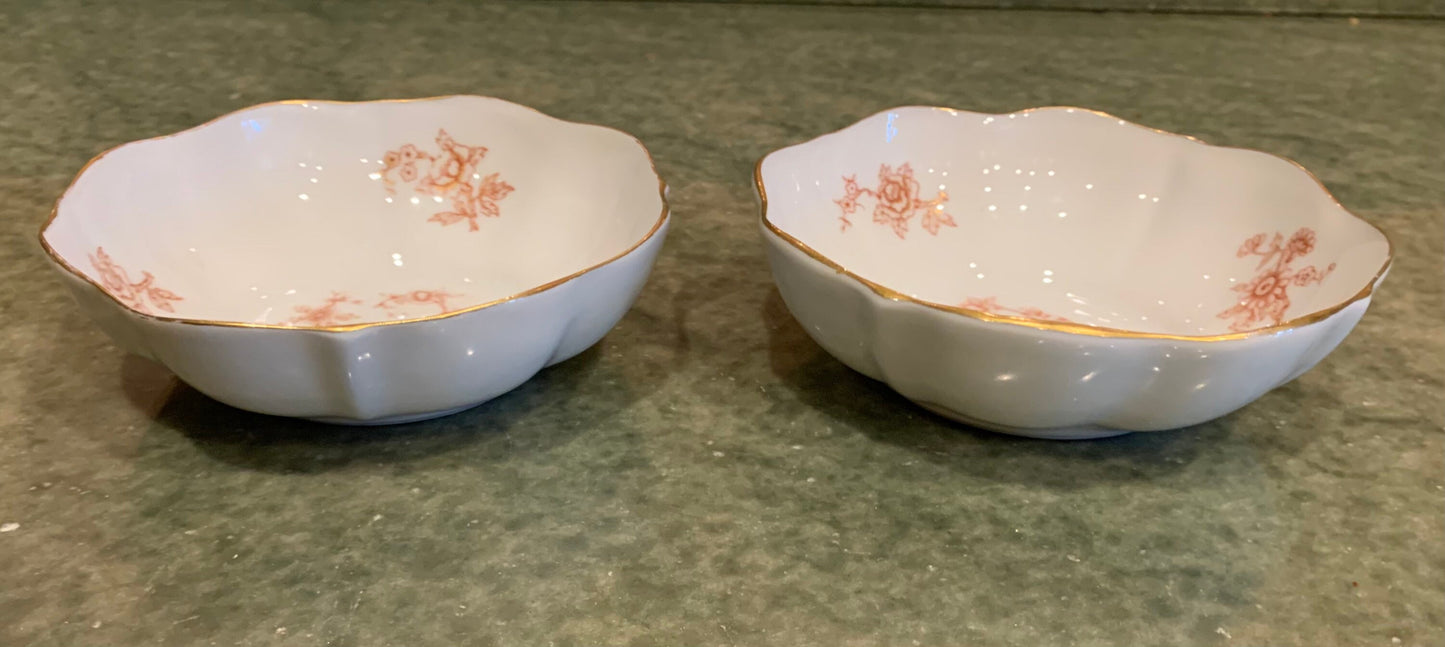 Pair white bowls