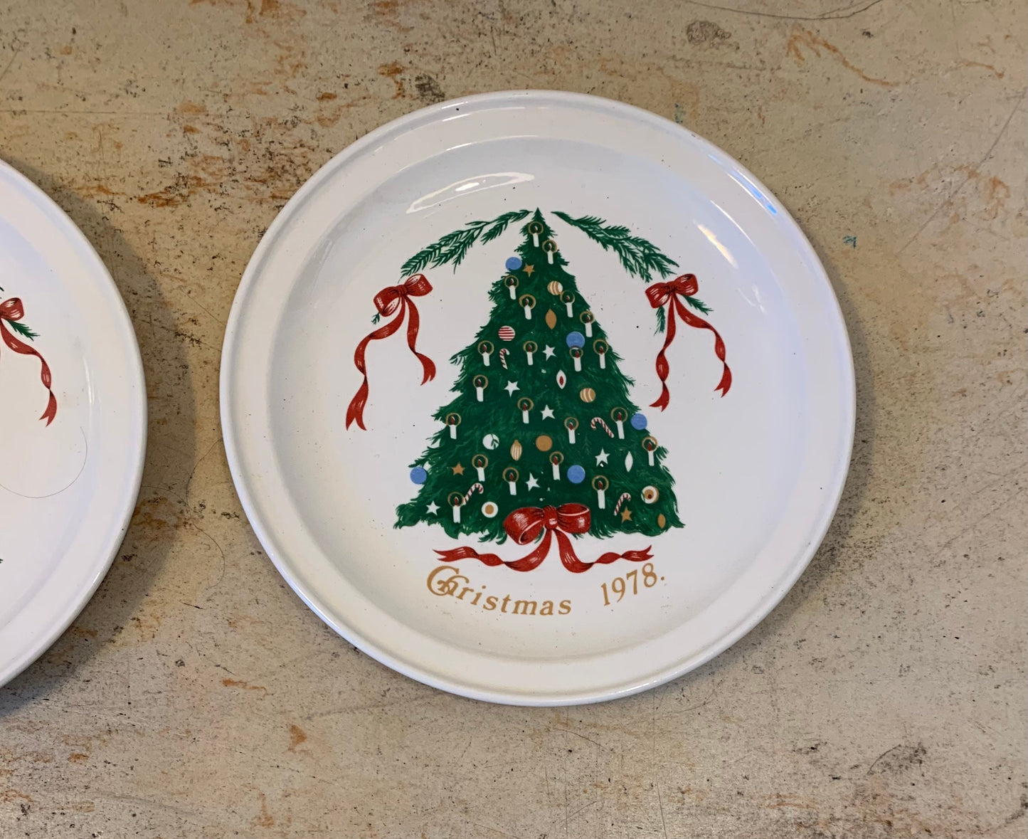 Vintage 1978 Christmas Collector Plates