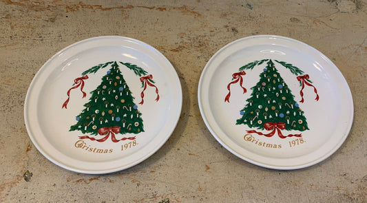 Vintage 1978 Christmas Collector Plates